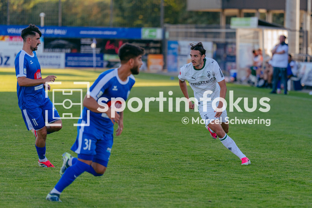 SSVg Velbert 02 – Borussia Mönchengladbach | Florian Neuhaus (Borussia Mönchengladbach). Testspiel zwischen der SSVg Velbert 02 und Borussia Mönchengladbach in Velbert, 12.08.2026. Endstand: 0:8. sportimfokus / Marcel Schwering - Realisiert mit Pictrs.com