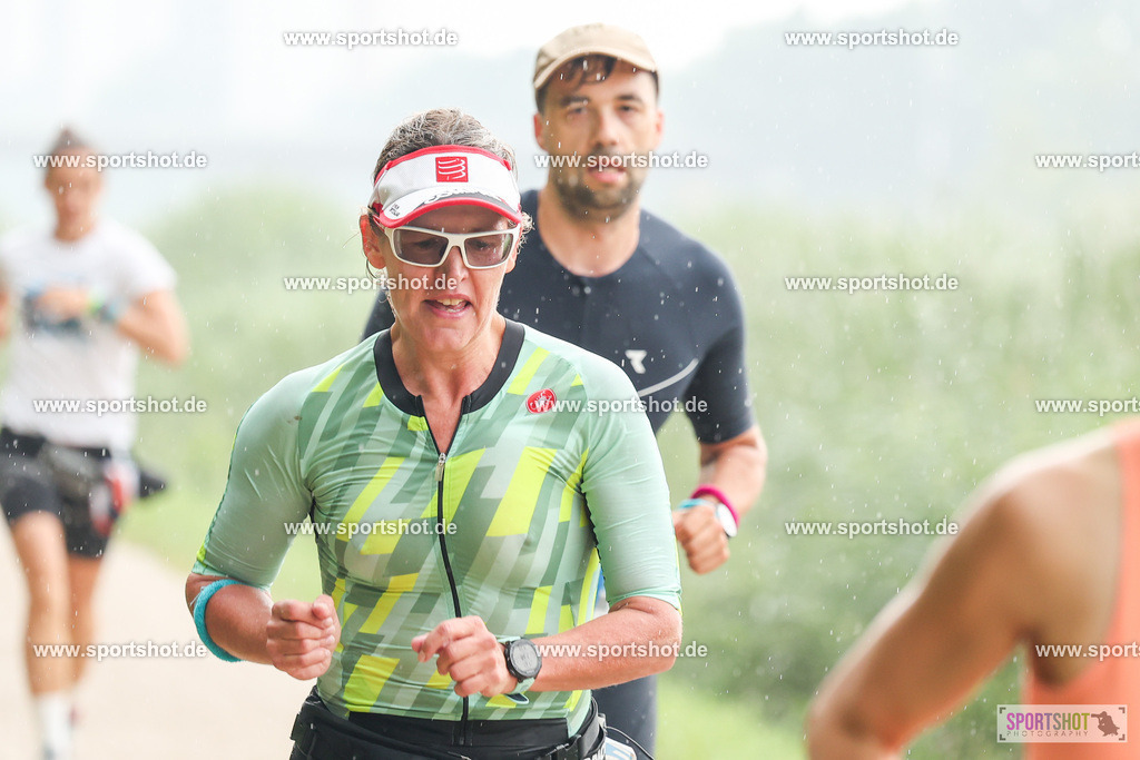 LUR_1302 | 34. M-net Erlanger Triathlon 2025 #erlangertriathlon  #mnettriathlon2025 #mnettriathlon #team #olympischedistanz #mitteldistanz #triathlon #maindonaukanal  #erlangertriathlon2025 #yourpictrs #tv1848 #tv1848erlangen  #triathlonbayern #sportinerlangen #demsportverbunden #sportshot_your_pictrs Copyright: www.sportshot.de