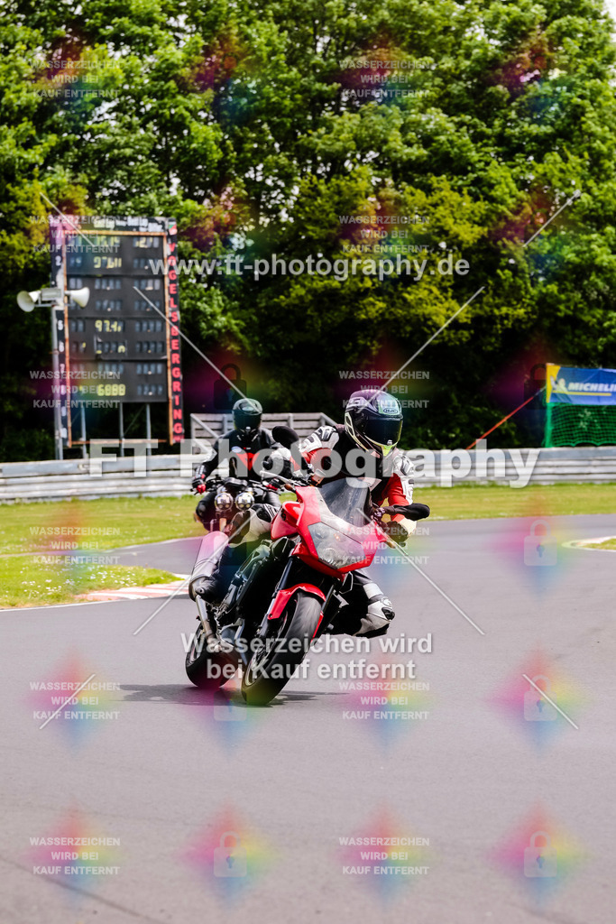 MotoTeamVBK-20684 | Hier findet Ihr Bilder von Touristenfahrten auf der Nürburgring Nordschleife oder von anderen Veranstaltungen die ich besucht habe. Viel Spass beim Durch Schauen 