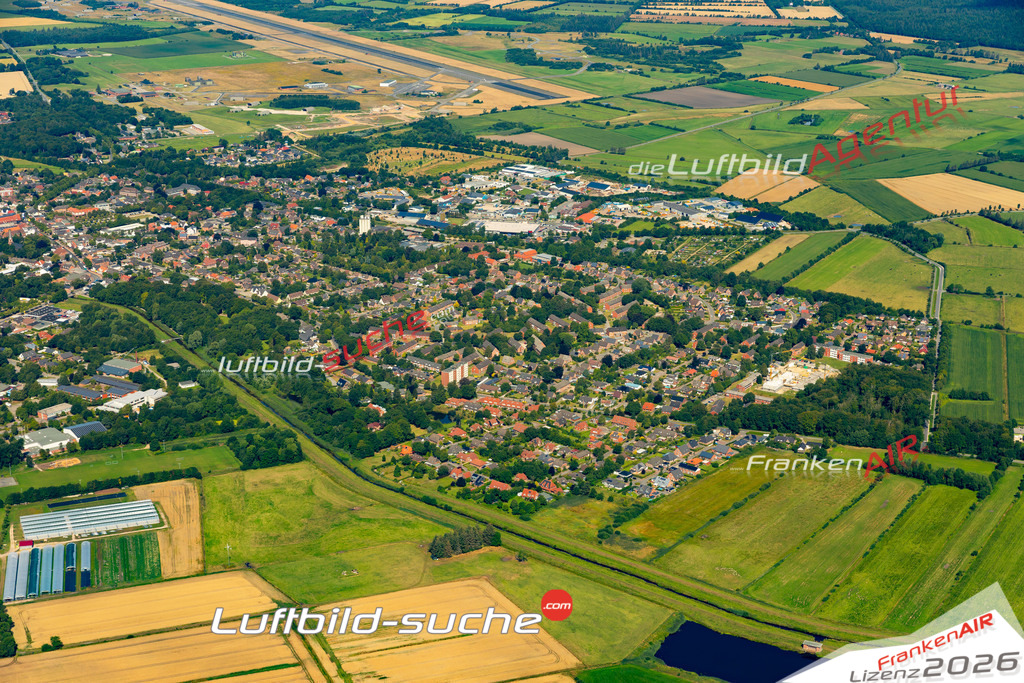 Das Luftbild der Stadt Leck wurde 2022 vom Flugzeug heraus erstellt (keine Drohnen-Aufnahmen) Aufnahmehöhe ca.450 Meter- hohe Bildauflösung und Druck-Qualität. Garantiert!
