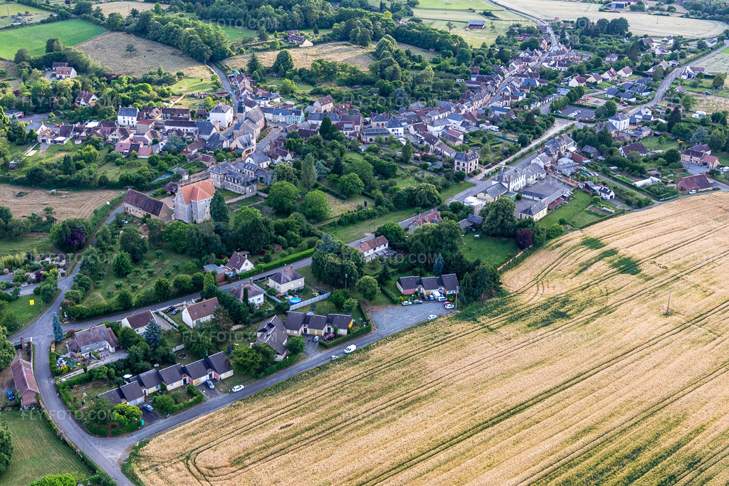 Aerial view: View of the town in Coudrecieux in the state Sarthe, France.Photo: IMG_132422.jpg taken on 06/14/2022 by Werner Riehm/FLY-FOTO.comResolution of the original: 5472 x 3648 px