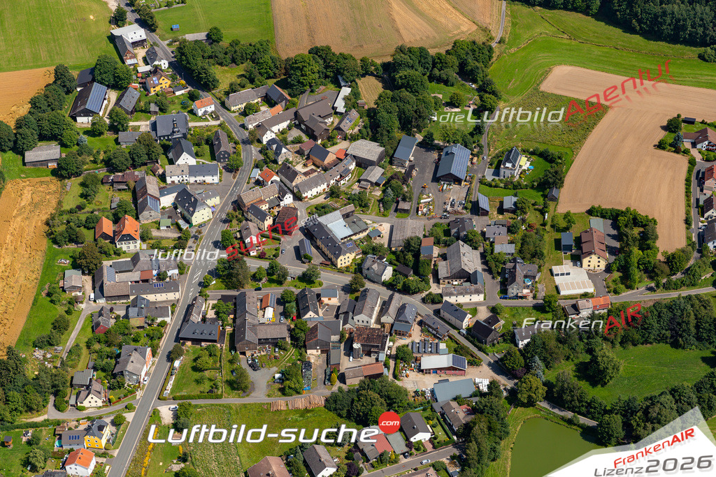 Die Luftaufnahme Bernstein - Wunsiedel wurde 2021 mittels Flugzeug (keine Drohne) erstellt. Hohe Auflösung -für große Poster und Wandbilder geeignet!