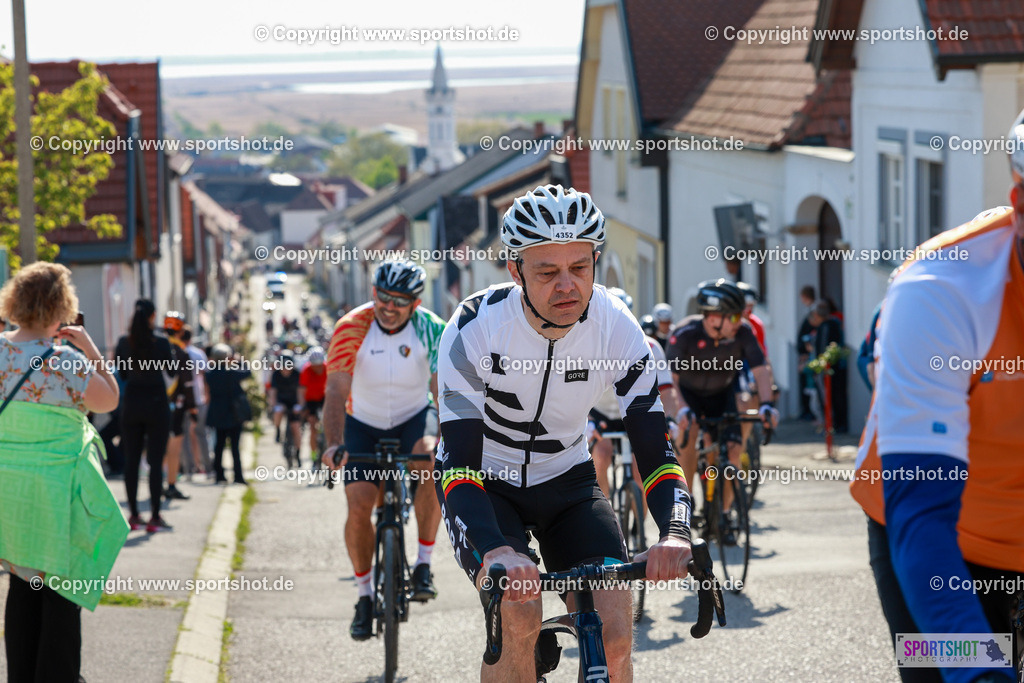 573_AR6_9017 | Neusiedlersee Radmarathon 2026@sportshot_your_pictrs #yourpictures#roadtowm2029 #nrm #neusiedlerseeradmarathon #neusiedlersee #neusiedlerseetourismus #burgenland #mörbisch #nrm26 #burgenlandtourismus #voglundco #poweredbyburgenlandtourismus #radsport #rad #marathon #ucigranfondo #visitburgenland #ucigranfondoworldseries
