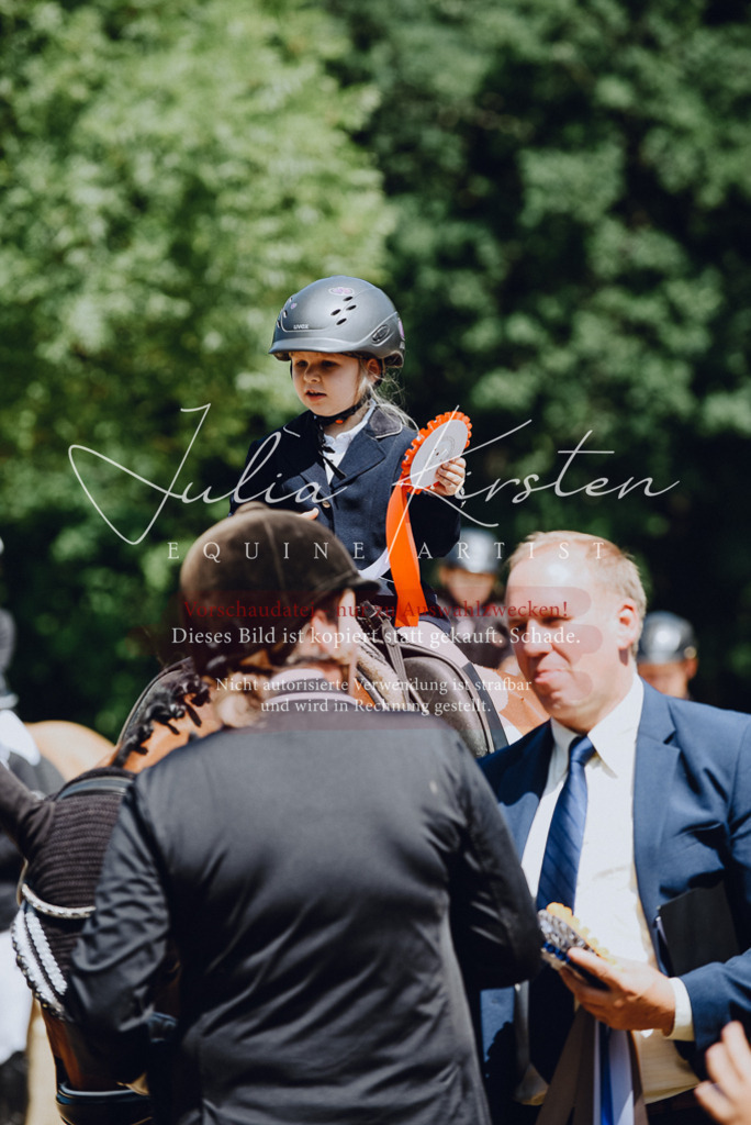 DSC_2653 | Pferde- und Turnierfotografie in Westsachsen. Pferdeportraits, Auftragszeichnungen und intuitive Kunst.