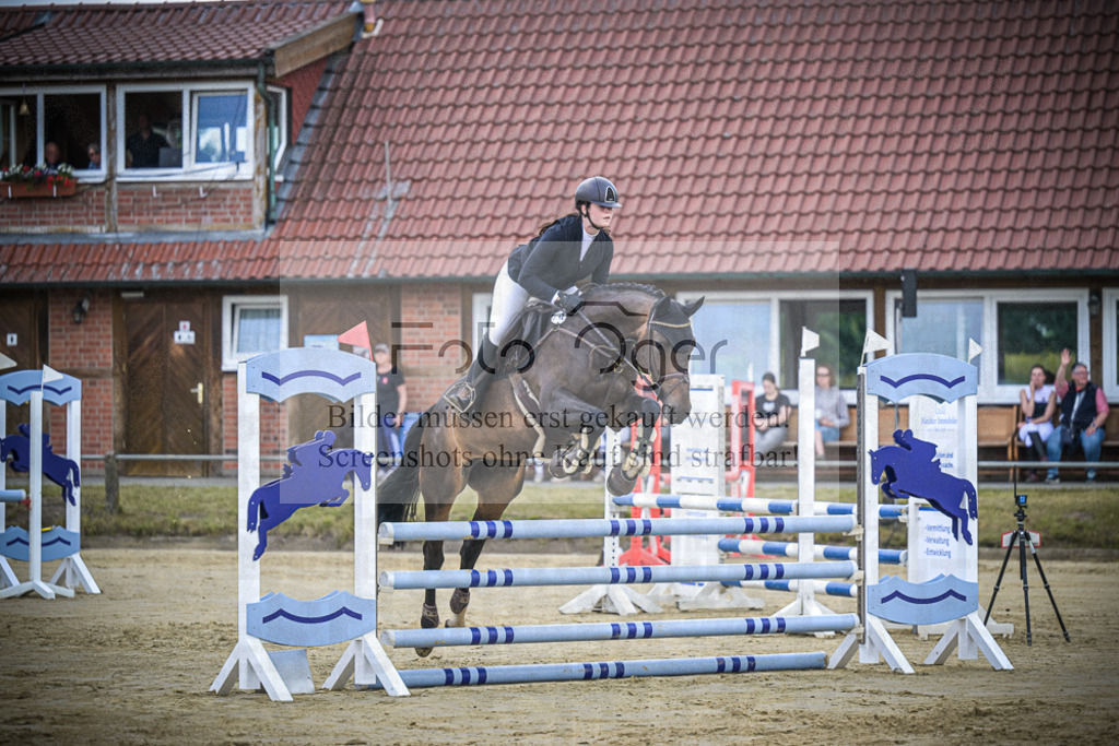 DOS_2616 | Entdecke hochwertige Reitturnierfotos von Foto Oger. Professionell, emotional und authentisch – jetzt Lieblingsmomente im Shop bestellen.Deutschlandweite Turnierfotografie. - Realisiert mit Pictrs.com