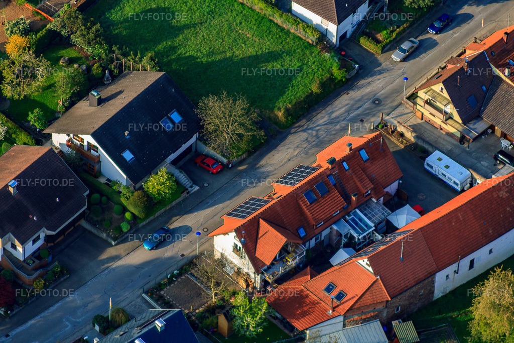 Luftbild: Palmbacher Straße im Ortsteil Stupferich in Karlsruhe im Bundesland Baden-Württemberg in Deutschland. Foto: IMG_26562.jpg vom 28.04.2010 durch Werner Riehm/FLY-FOTO.de