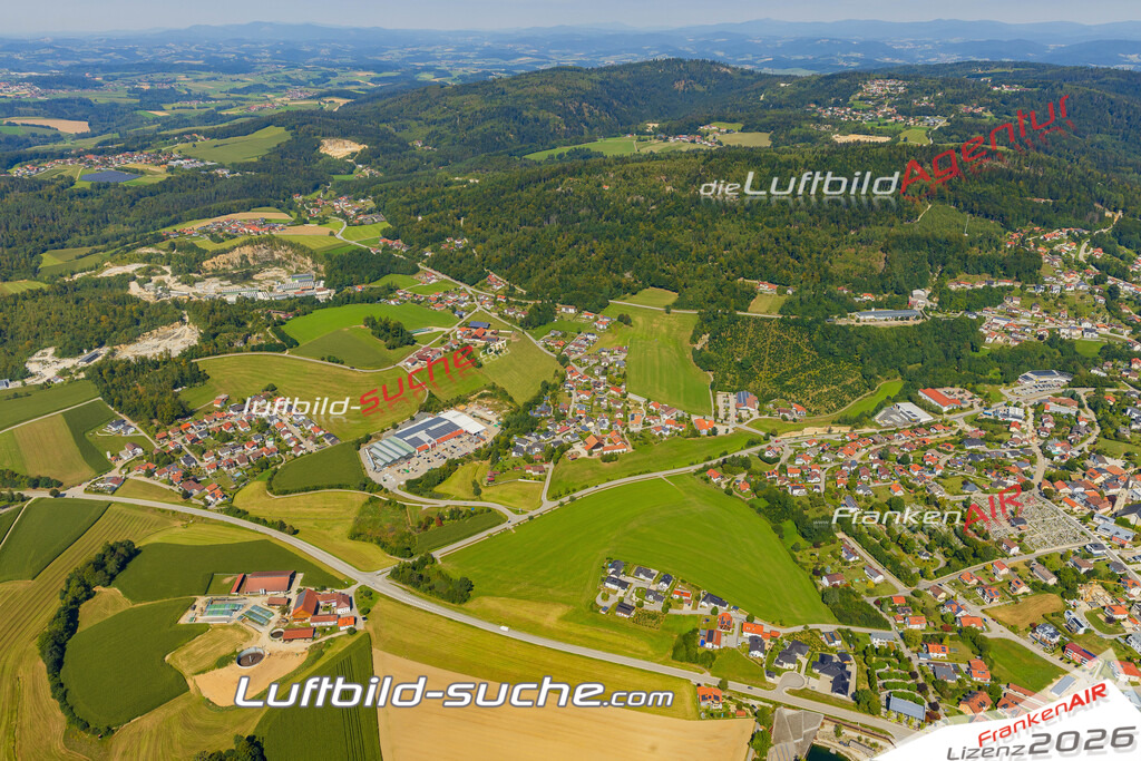 Schrägluftbild  Steinberg  Hauzenberg - Das Luftbild wurde 2025 vom UL-Flugzeug heraus erstellt ( keine Drohne ) - Hochauflösende Luftaufnahme -Nicht vergleichbar mit Google Maps oder Satelittenbilder- Die Geschenkidee !Mit Lizenz und Bildrechte bestellbar