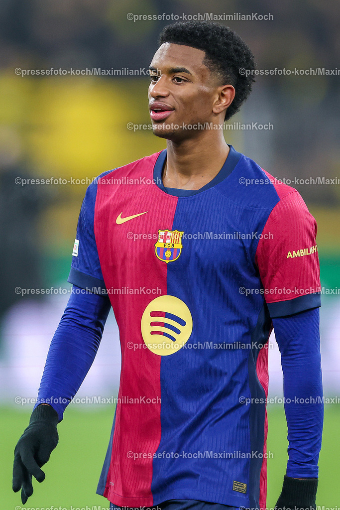 UCL11122402199 | 11.12.2024, UEFA Champions League, Borussia Dortmund - FC Barcelona, 8. Spieltag, Signal Iduna Park, Saison 2024 2025: Alejandro Balde (Barca #3)