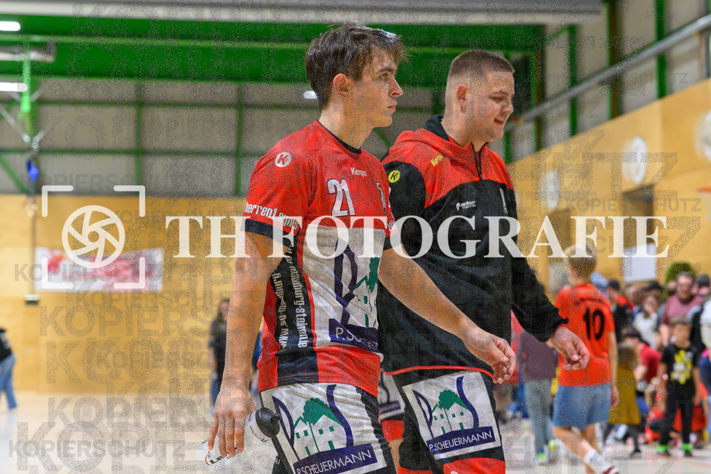 GER, SG Maulburg/Steinen - HSV Schopfheim, Handball, Landesliga, 4. Spieltag, Saison 2023/2024, 14.10.2023 | Finn Nasdala (SG Maulburg/Steinen, #21), Tim Lindner (SG Maulburg/Steinen, #09)

GER, SG Maulburg/Steinen - HSV Schopfheim, Handball, Landesliga, 4. Spieltag, Saison 2023/2024, 14.10.2023

Foto: TH Fotografie/Thomas Hess