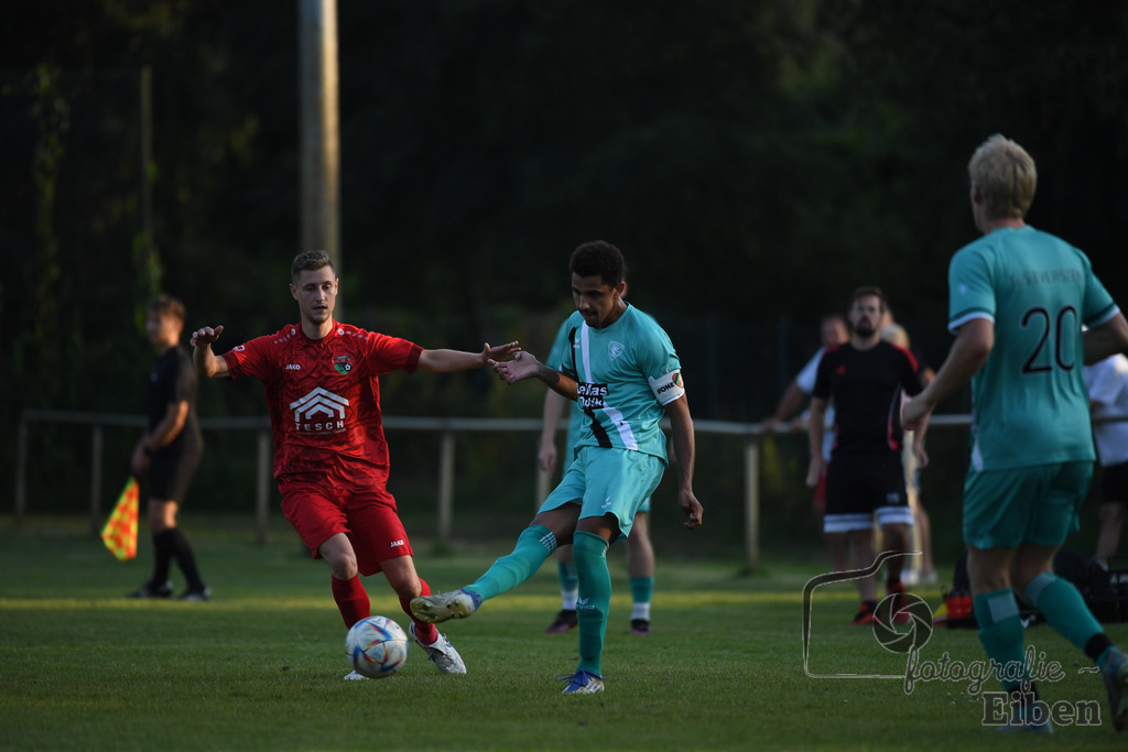 TuS Eversten-SG FriPe | Herren Kreisliga; TuS Eversten (mint)-SG FriPe (rot) am 15.08.2025 in Oldenburg (Sportanlage TuS Eversten), Photo: Philip Eiben 2025 - Realisiert mit Pictrs.com