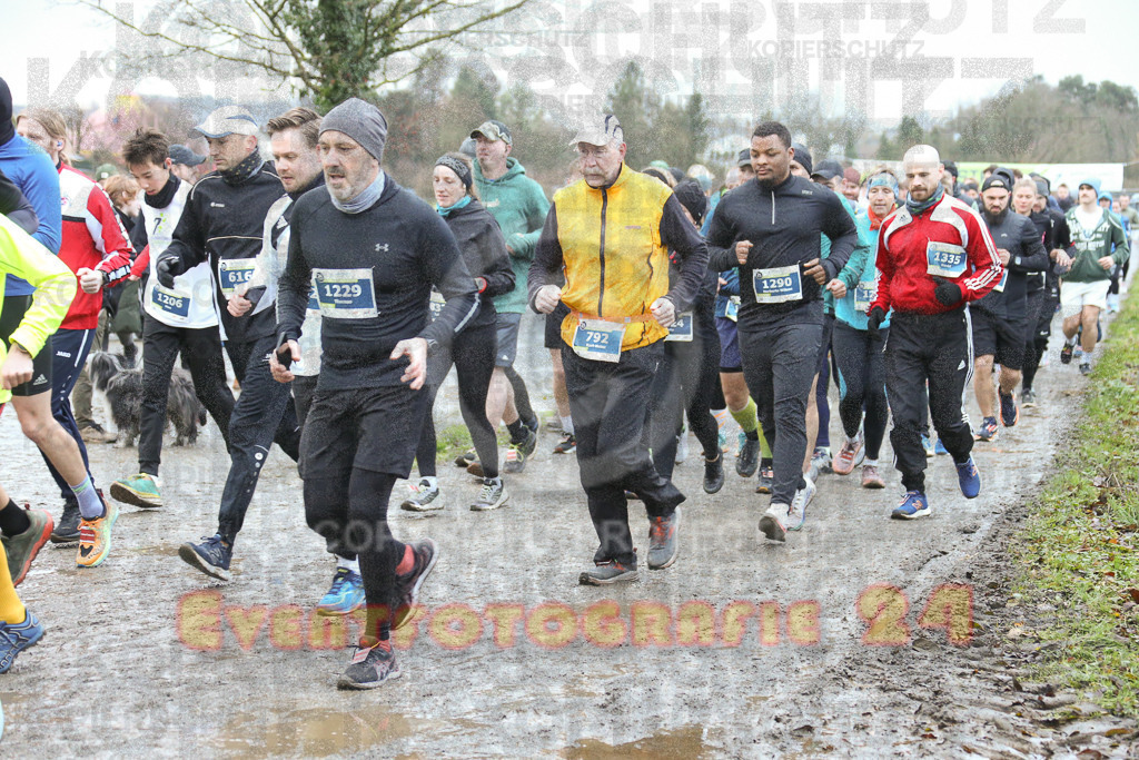 241208_0927_EX1_3818 | Sportfotografie im Rhein-Sieg Kreis, Köln, Bonn, NRW, Rheinland Pfalz, Hessen, etc. Unser Tätigkeitsfeld umfasst den Laufsport vom Volkslauf über den Marathon, Duathlon, Triathon bis zum Ultralauf wie Kölnpfad Ultra oder Schindertrail.