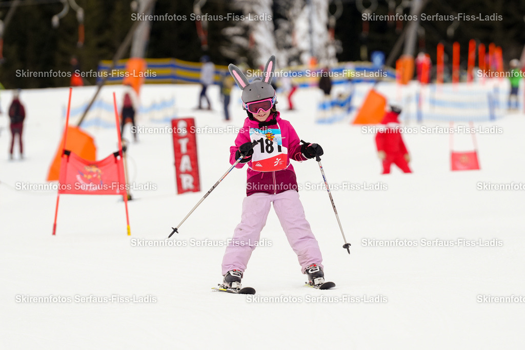 SRF_02.01.2026_0204 | Skirennfotos,Serfaus,Fiss,Ladis,Kinderskirennen,Winter,Tirol,Oberland,skirace,SFL,feelfree,weil wir's genießen,ski,Ski,skifahren,Sonnenplateau, - Realisiert mit Pictrs.com