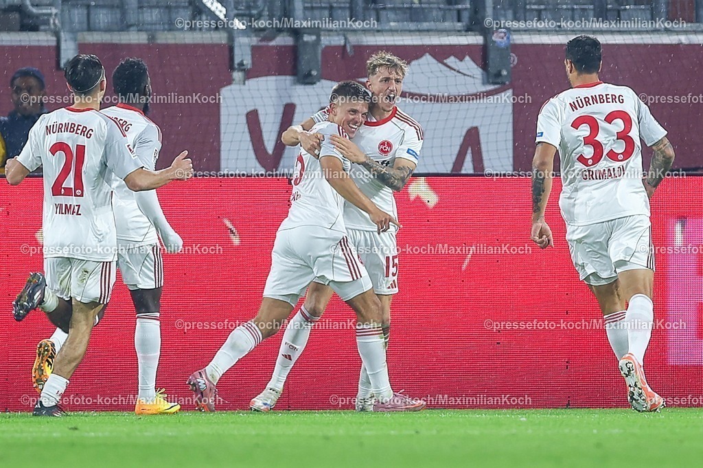 F9503102501178 | 03.10.2025, Fußball, Fortuna Düsseldorf - 1.FC Nürnberg, 2. Fußball Bundesliga, Merkur Spiel-Arena, Saison 2025 2026: Torjubel nach dem Tor zum 3:2 durch Torschütze Tim Drexler (1FC Nuernberg #15)    DFB regulations prohibit any use of photographs as image sequences and or quasi-video.
