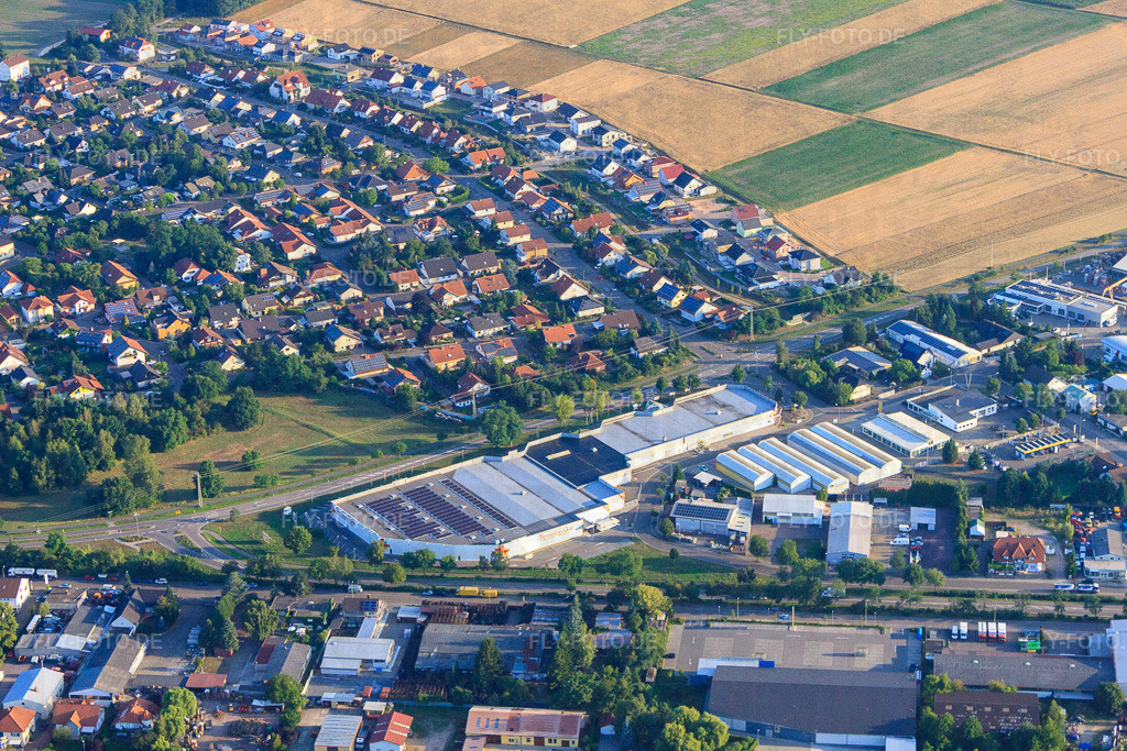 küchenwelt StrohmeierGilb Bellheim - Wir lieben Küchen http://www.einrichtungshaus-strohmeiergilb.de/ | Luftbild: küchenwelt StrohmeierGilb Bellheim - Wir lieben Küchen http://www.einrichtungshaus-strohmeiergilb.de/ in Bellheim im Bundesland Rheinland-Pfalz in Deutschland. Foto: IMG_70166.jpg vom 19.07.2014 durch Werner Riehm/FLY-FOTO.de - Realisiert mit Pictrs.com