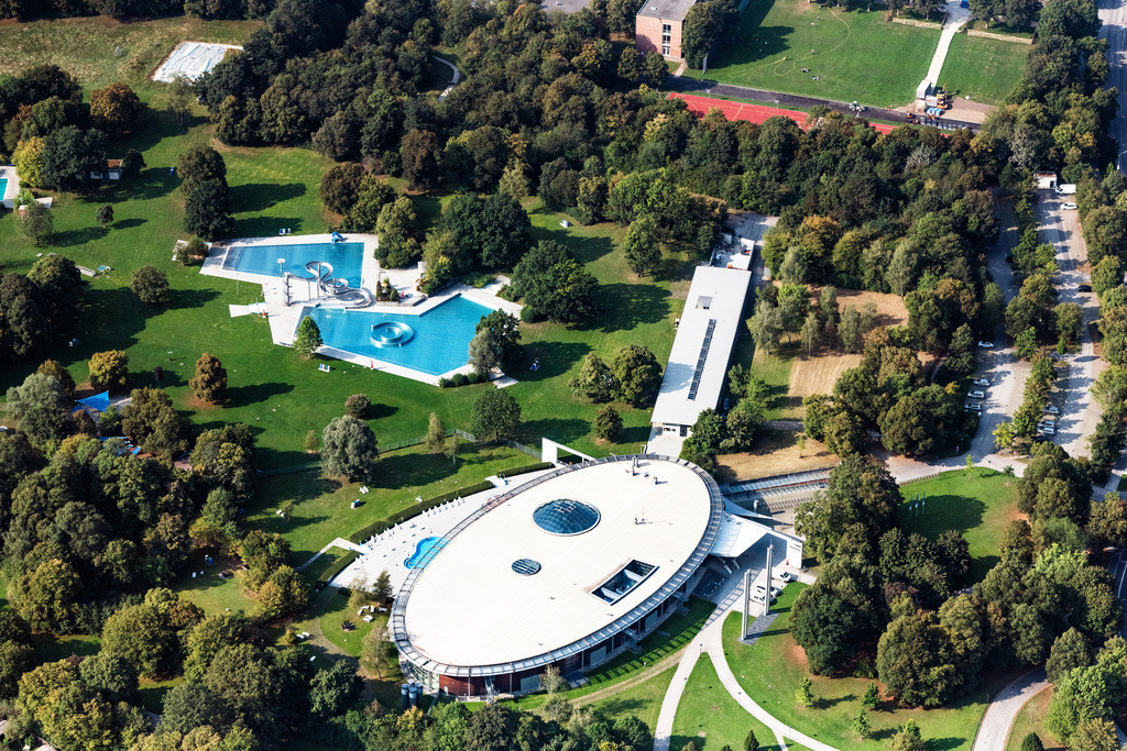 dr__0055886.jpg | MüNCHEN 17.09.2020 Schwimmbecken des Freibades Westbad an er Weinbergerstraße in München im Bundesland Bayern, Deutschland. // Swimming pool of the Westbad on er Weinbergerstrasse in Munich in the state Bavaria, Germany. Foto: Daniel Reiter