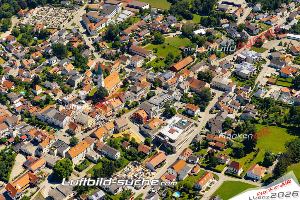 Aktuelles Luftbild von  Velden - Die Luftaufnahme wurde 2022 mittels UL-Flugzeug erstellt ( keine Drohne ) - hochauflösende Kamera-Systeme von  Canon -Beste Qualität - Für grossformatige Ausdrucke geeignet. Die Geschenkidee !