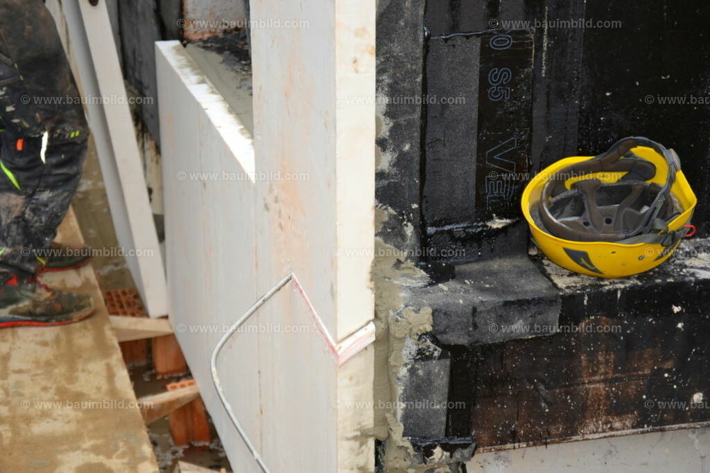 bib-lg05-abdichtungen-0000 | Nach LV-Leistungsgruppen sortierte Detailfotos über den Bau eines Hauses. Alle Hausbau-Bilder direkt vom Urheber und Autor der Website Haus-Selber-Bauen.com