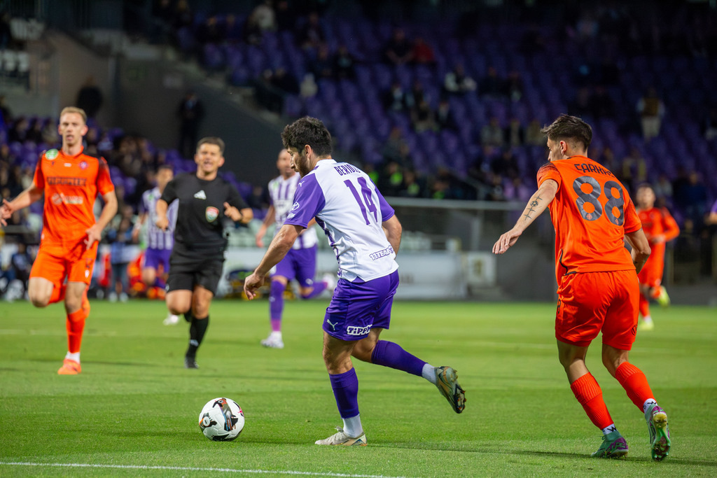Fußball NB I. (Ungarn) Saison 2024/25, 32. Spieltag: Újpest FC gegen Nyíregyháza Spartacus***Am Ball: Giorgi Beridze (14, Újpest) | Fußball NB I. (Ungarn) Saison 2024/25, 32. Spieltag: Újpest FC gegen Nyíregyháza Spartacus***Am Ball: Giorgi Beridze (14, Újpest) - Realisiert mit Pictrs.com