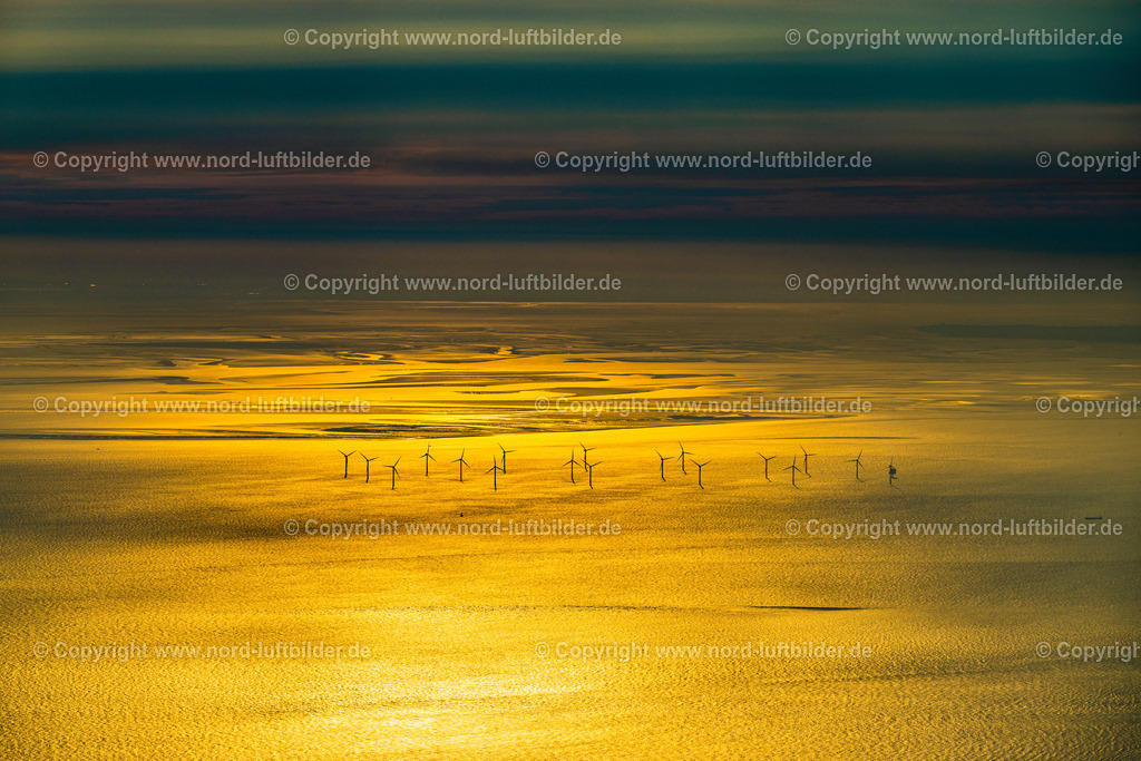 Windpark_Nordergründe_Im_Sonnenaufgang_ELS_4596190523 | NORDERGRüNDE 19.05.2023 Offshore- Windpark im Sonnenaufgang auf der Wasseroberfläche der Nordsee in Nordergründe im Bundesland Niedersachsen, Deutschland. Weiterführende Informationen bei: AMBAU Industrieservice GmbH,  Bilfinger Engineering & Technologies GmbH,  Gothaer Versicherungsbank VVaG,  wpd AG. // Wind turbines of the offshore wind farm on the water surface of North Sea in Nordergruende in the state Lower Saxony, Germany. Further information at: AMBAU Industrieservice GmbH,  Bilfinger Engineering & Technologies GmbH,  Gothaer Versicherungsbank VVaG,  wpd AG. Foto: Martin Elsen