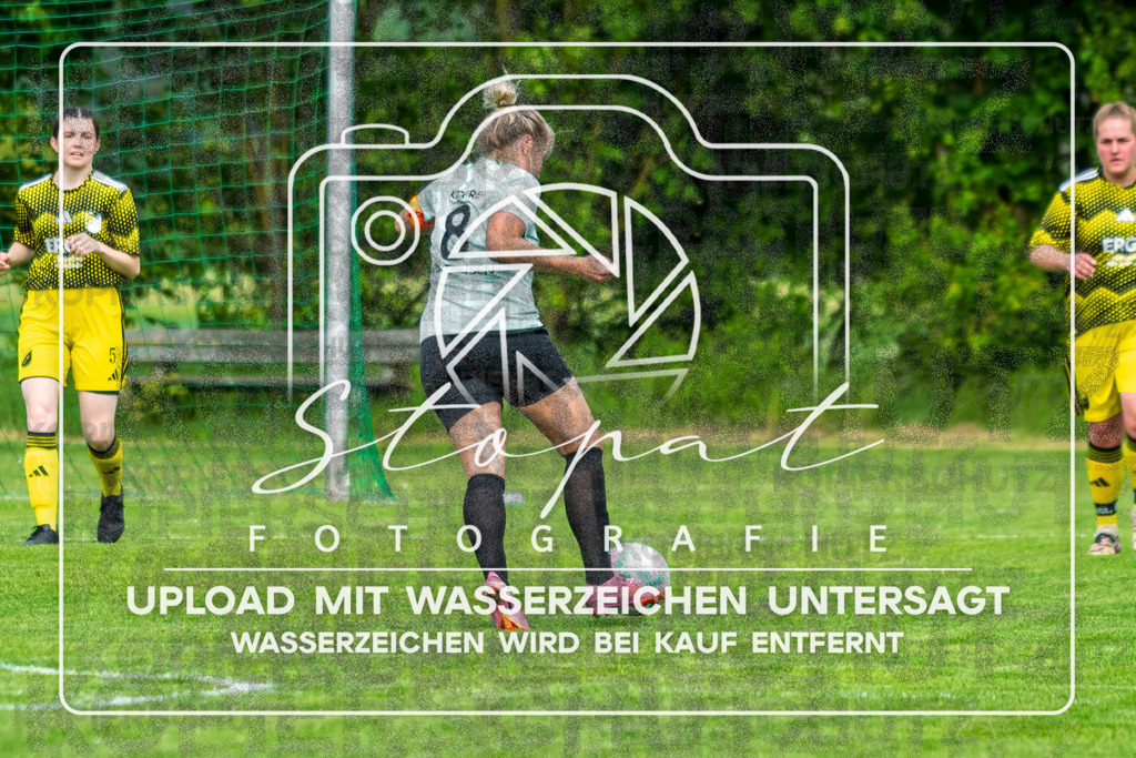 Kreisliga Damen HK/CE - Kickers Wolthausen vs. SG Fulde | Malina von Elmendorf (Kickers Wolthausen #8); Kreisliga Damen HK/CE - Kickers Wolthausen vs. SG Fulde am 17.05.26 in Sportplatz Wolthausen, Wolthausen - Realisiert mit Pictrs.com