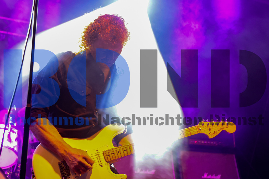 Purple Rising  {date} -  | {headline}(Foto: Sebastian Sendlak / BOND) - Realisiert mit Pictrs.com