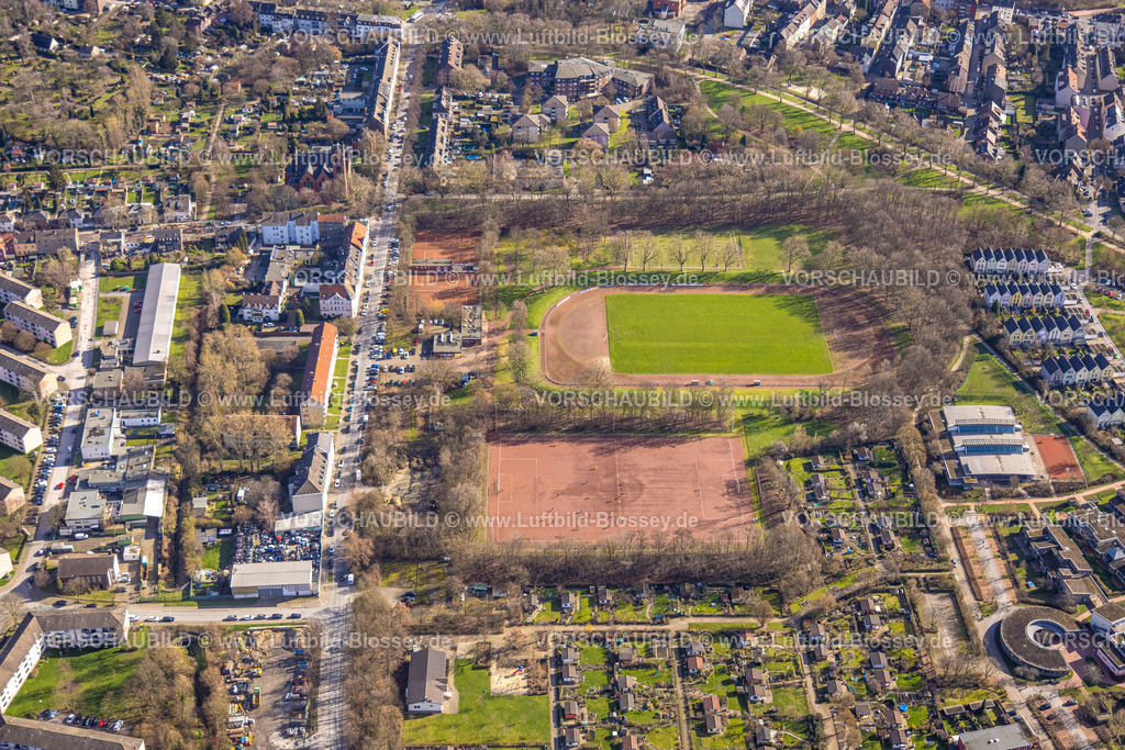 Gelsenkirchen230211410 | Luftbild, Sportanlage Trinenkamp, Sportplatz Ascheplatz und Fußballspieler, Bismarck, Gelsenkirchen, Ruhrgebiet, Nordrhein-Westfalen, Deutschland