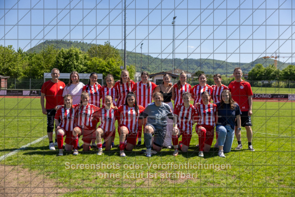 20250501_124834_1021 | #,1.FC Donzdorf II (rot) vs.1.Göppinger SV (weiß), Fussball, Frauen-Bezirkspokal Halbfinale Saison 2024/2025, Rasenplatz Lautertal Stadion, Süßener Straße 16, 73072 Donzdorf, 01.05.2025 - 10:30 Uhr,Foto: PhotoPeet-Sportfotografie/Peter Harich
