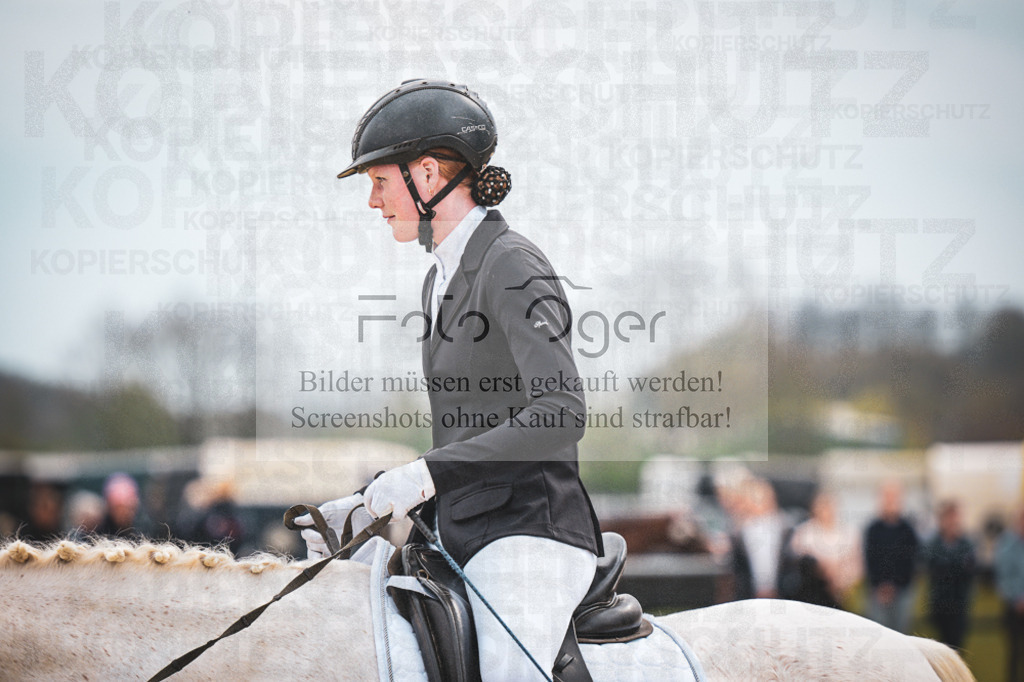 DOS_7302 | Entdecke hochwertige Reitturnierfotos von Foto Oger. Professionell, emotional und authentisch – jetzt Lieblingsmomente im Shop bestellen.Deutschlandweite Turnierfotografie. - Realisiert mit Pictrs.com