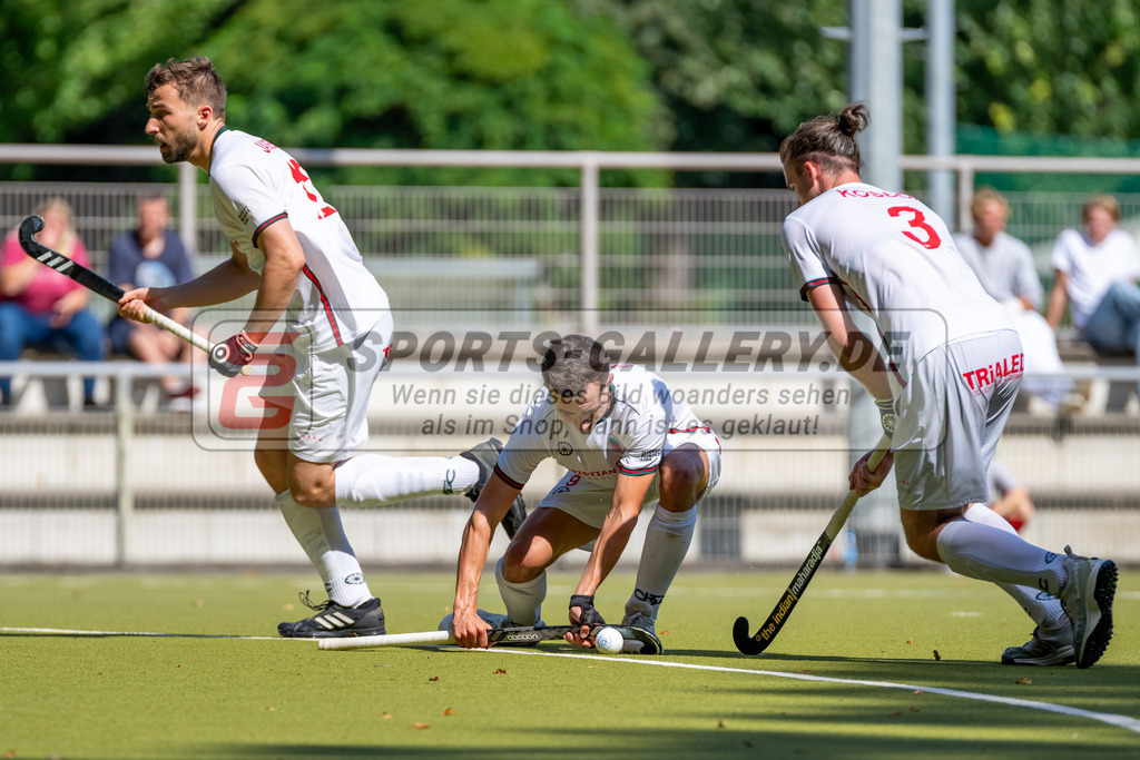 HK_20240907_105417 | 1. Bundesliga Herren RW Köln - Crefelder HTC am 7.9.2024 RW Köln, Köln , Sharp Lachlan ( Crefelder HTC #9 ) , Jansen Phillip ( Crefelder HTC #12 ) , Kossol Timo ( Crefelder HTC #3 )
