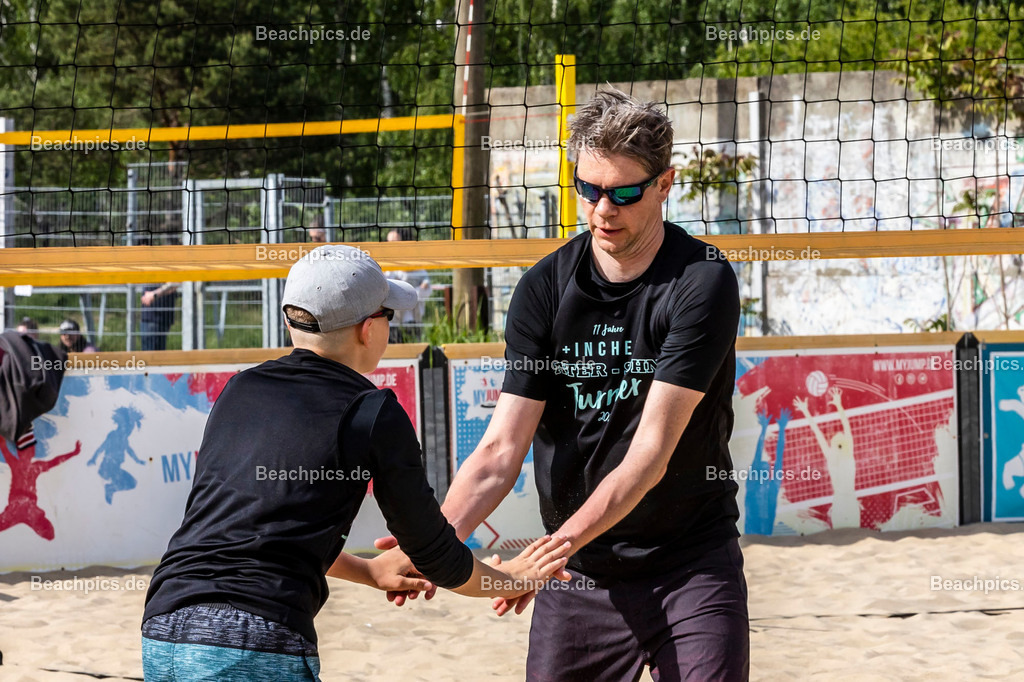 2023-00069963-Vater-Sohn-Turnier |  18.05.2023; Berlin Foto: Gerold Rebsch - www.beachpics.de
