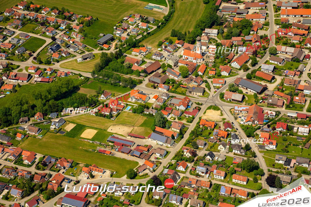 Das Luftbild zeigt Oberkammlach Kammlach - Die Luftaufnahme wurde 2023 vom UL-Flugzeug aus erstellt ( keine Drohne ) - Hochauflösende Luftaufnahme - Für grossformatige Ausdrucke geeignet. Die Geschenkidee !Mit Lizenz und Bildrechte bestellbar
