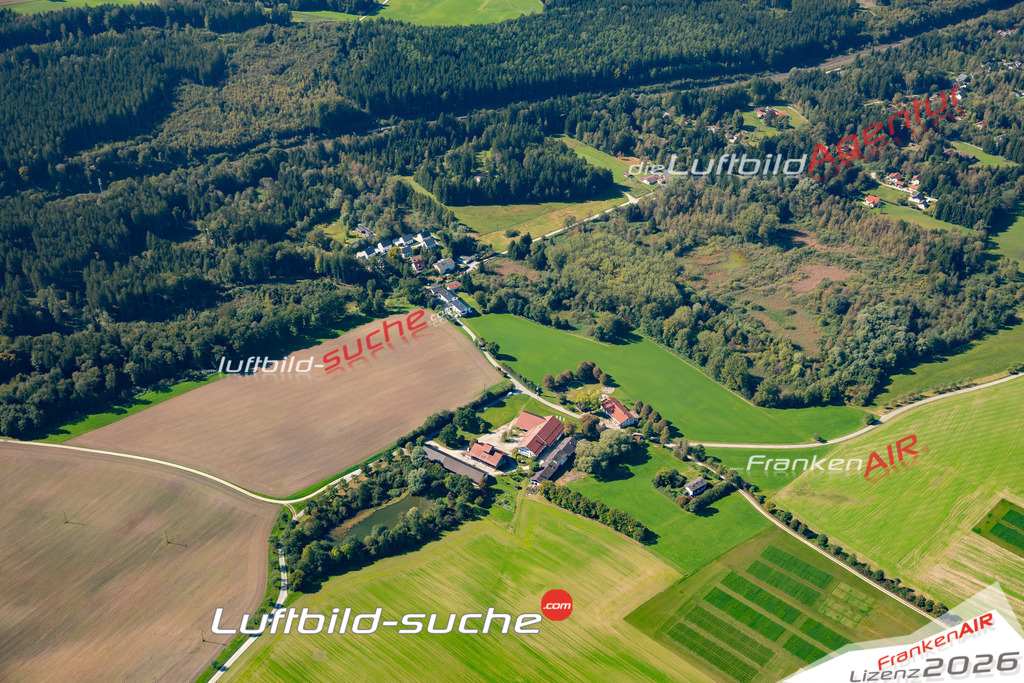Die Luftaufnahme Osterseeon - Kirchseeon wurde 2021 mittels Flugzeug (keine Drohne) erstellt. Hohe Auflösung -für große Poster und Wandbilder geeignet!