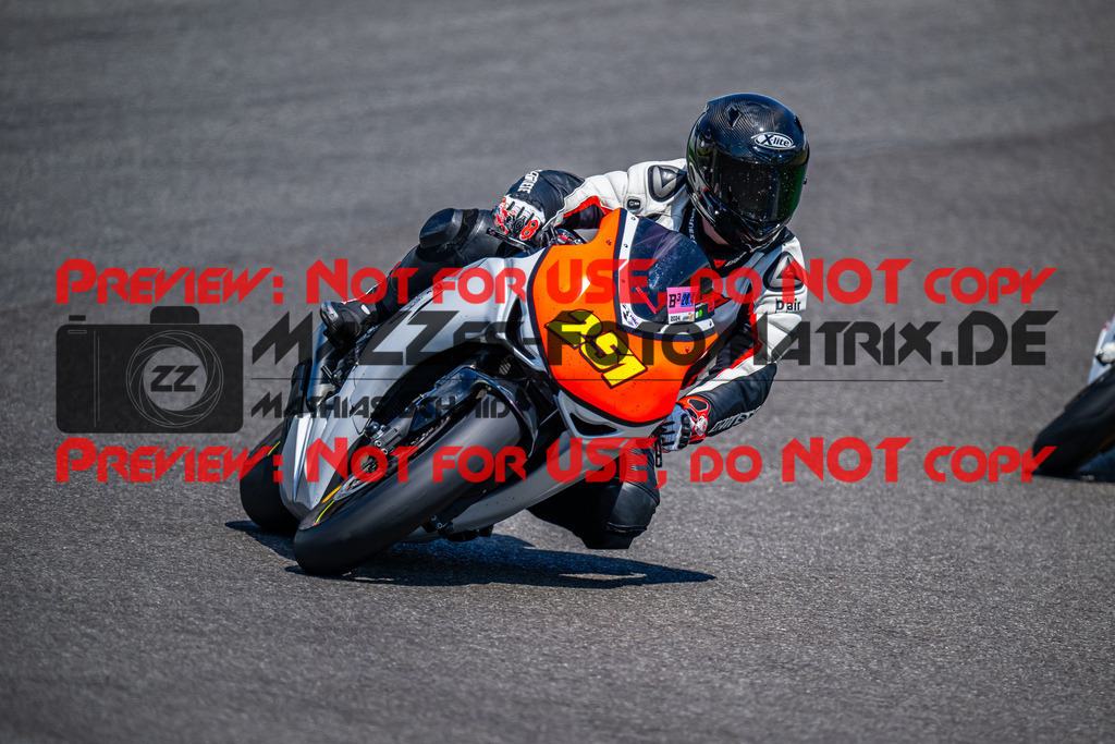 MaZZes_FotoMatrix_240520_6007705_5456 | ROT