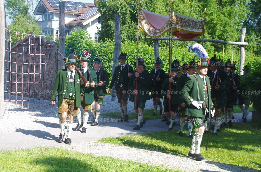 IMGP3011 | fotografiert von Axel PollmannLeonhardi Wallfahrt Benediktbeuern und Murnau, Fronleichnam, Fasching, Landschaft im Loisachtal und Benediktbeuern  - Realisiert mit Pictrs.com