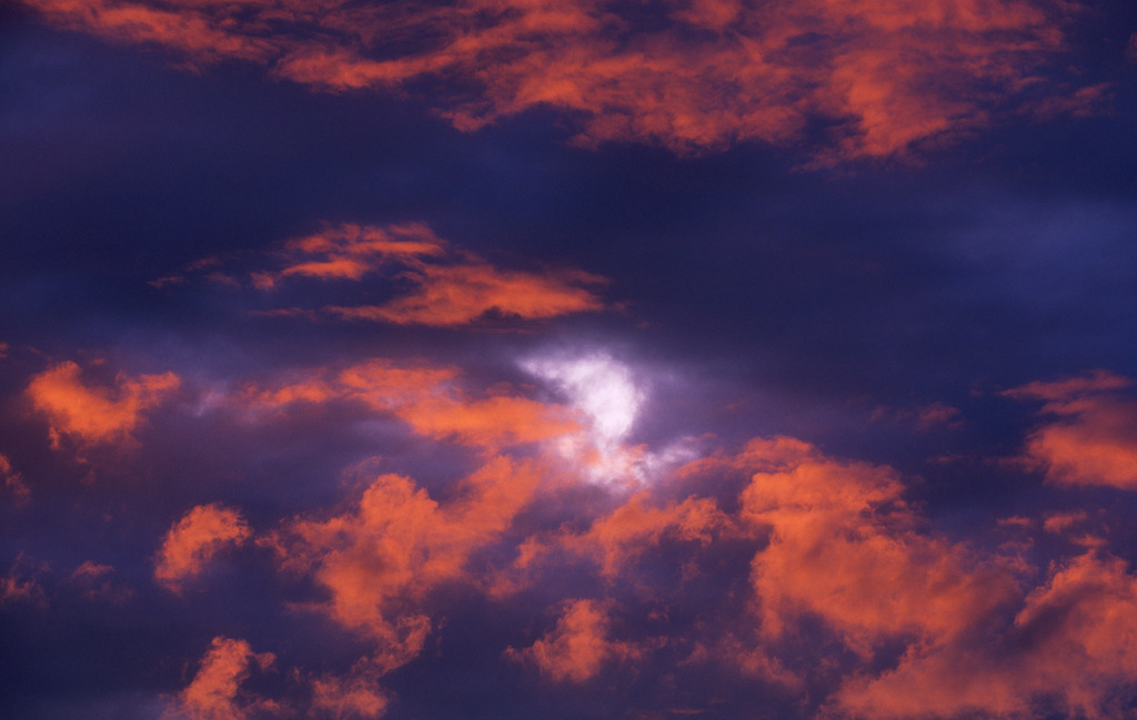 Wolkenstimmung am Abend | Austria - July 11, 2011: Wolkenstimmung am Abend. - Realisiert mit Pictrs.com