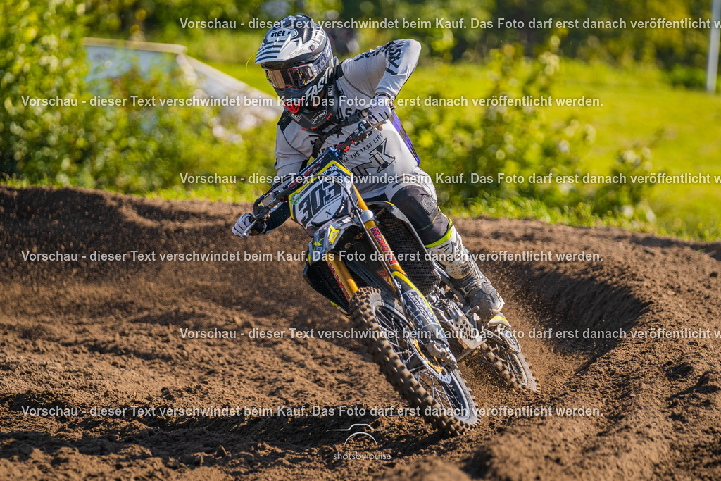 09_21_LM_Schenkenhorst-1052 | Sportfotografin aus Berlin-Brandenburg mit Fokus auf Motocross. Ich halte deine sportliche Leistung und echte Emotionen auf und neben der Strecke professionell fest. Entdecke die Fotos von deinem Rennen und bestelle sie direkt hier im Shop.