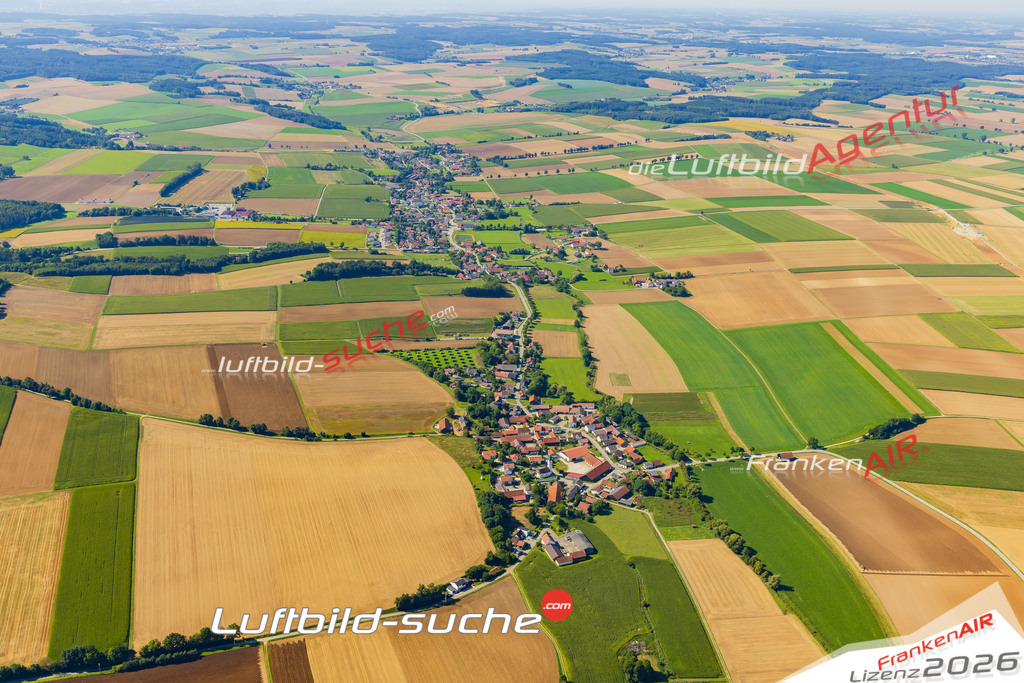 Luftaufnahme Weichs Laberweinting - Die Luftaufnahme wurde 2025 vom UL-Flugzeug heraus erstellt ( keine Drohne ) - Hochauflösende Luftaufnahme - für professionelle Ausdrucke geeignet. Die Geschenkidee !Mit Lizenz und Bildrechte bestellbar