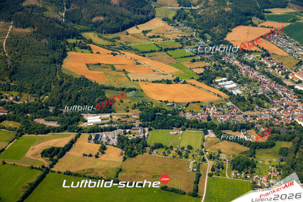 Das Luftbild zeigt : Gehren Ilmenau - Die Luftaufnahme wurde 2024 vom UL-Flugzeug aus erstellt ( keine Drohne ) - Hochauflösende Luftaufnahme - Für grossformatige Ausdrucke geeignet. Die Geschenkidee !Mit Lizenz und Bildrechte bestellbar