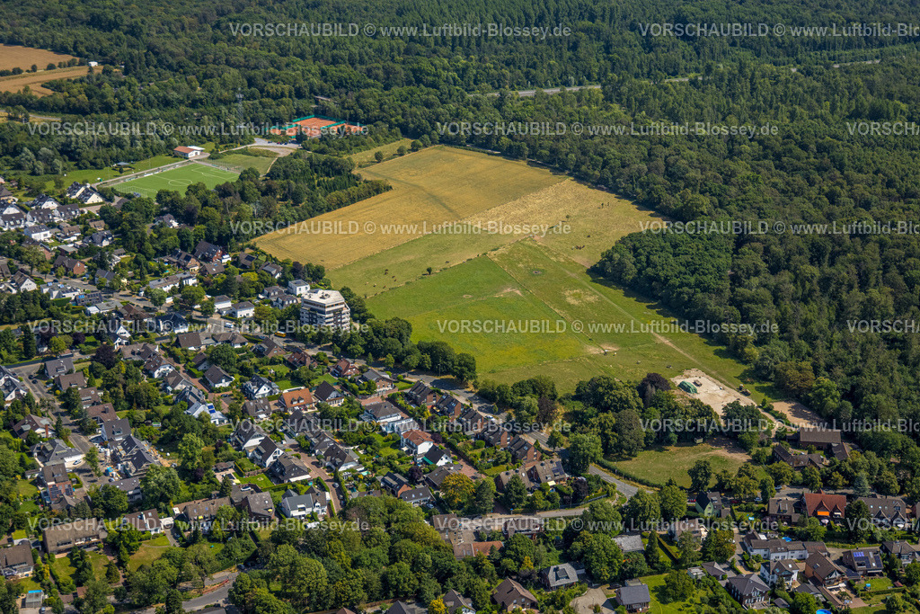 Duisburg230707820 | Luftbild, Wiesenfläche und Wohnsiedlung an der Angermunder Straße am Wald, Angermund, Düsseldorf, Ruhrgebiet, Nordrhein-Westfalen, Deutschland