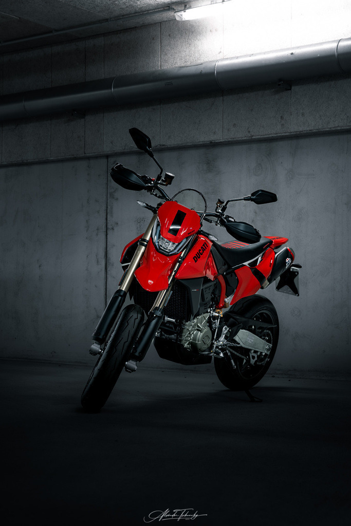 Hypermotard 698 Mono | Entdecken Sie die faszinierende Welt von Alexander Tschuncky Arts: Kreative Fotografie, atemberaubende Automobilkunst und hochwertiger Bilderdruck. Lassen Sie sich inspirieren! - Realisiert mit Pictrs.com