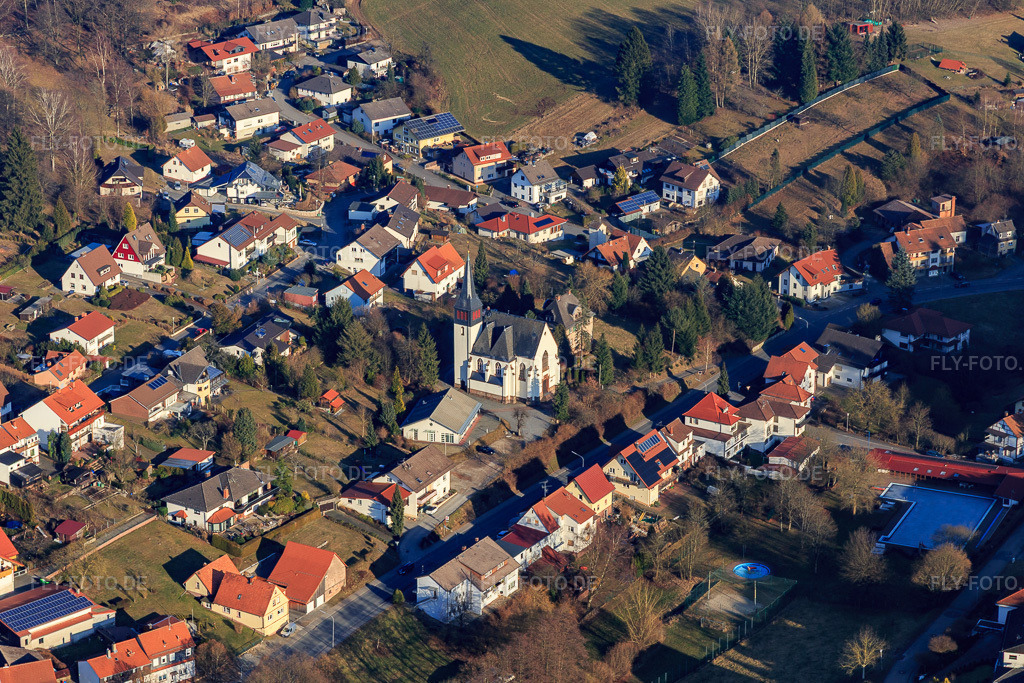 Luftbild: Katholische Kirche im Ortsteil Hammelbach in Grasellenbach im Bundesland Hessen in Deutschland. – Foto: IMG_096671.jpg vom 14.02.2017 durch Werner Riehm/FLY-FOTO.de – Auflösung des Originals: 5305 x 3537 px – Hammelbach Pfarrgruppe Überwald