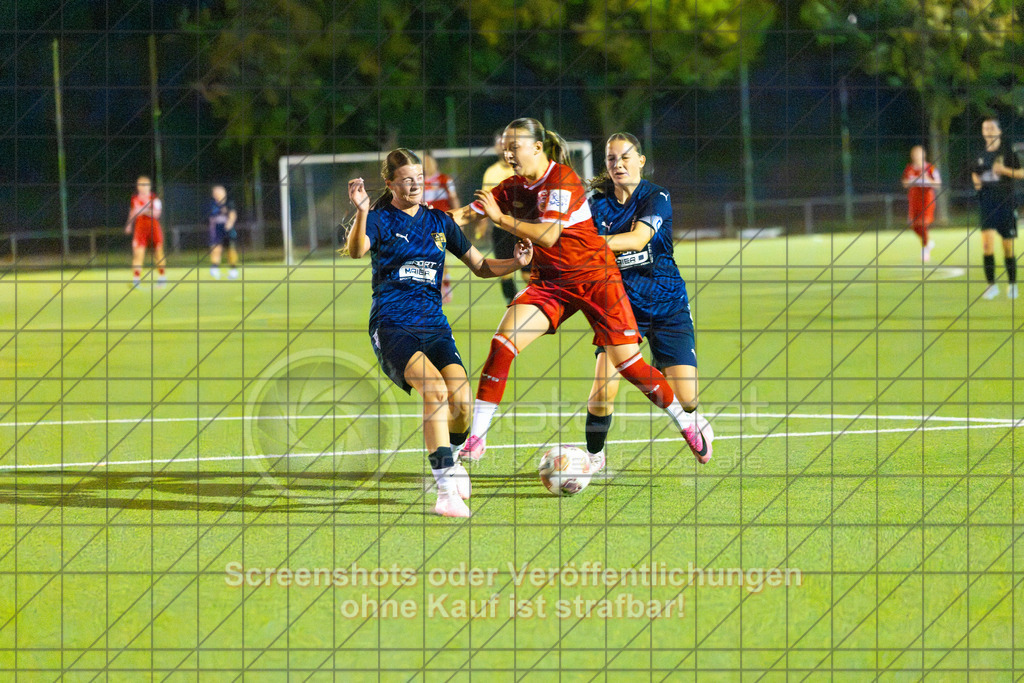 20261007_194129_0158_(c)_by_PhotoPeet | #,ASV Spartania Eislingen (blau) vs. VFB Stuttgart (rot), Fußball, Verbandspokal der B-Juniorinnen,  Saison 2026/2027, Kunstrasenplatz, Öschhalle, 73054 Eislingen, 07.10.2026 - 18:30 Uhr,Foto: PhotoPeet / Sport- &amp; Eventfotografie / Peter Harich