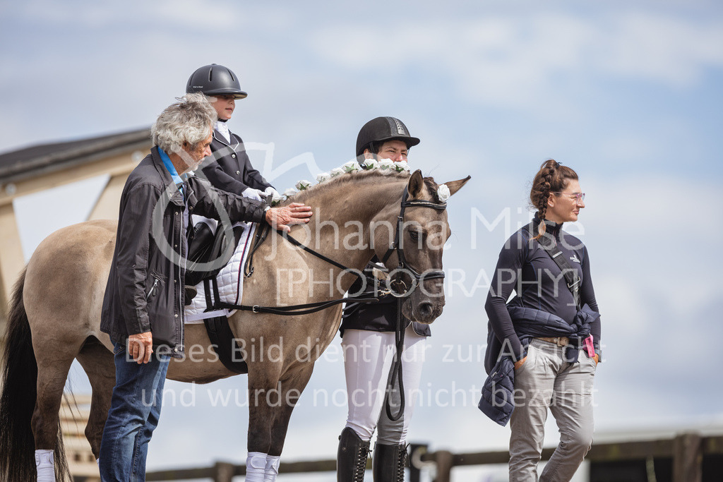 230730_BHO_Fuehrzuegel-WB-101 | Deine schönsten Turniermomente als professionelle Fotos! Entdecke hochwertige Pferdesport-Fotografie im Online-Shop. Jetzt Fotos finden & bestellen!