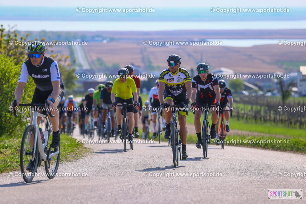 TRA_0825 | Neusiedlersee Radmarathon 2026@sportshot_your_pictrs #yourpictures#roadtowm2029 #nrm #neusiedlerseeradmarathon #neusiedlersee #neusiedlerseetourismus #burgenland #mörbisch #nrm26 #burgenlandtourismus #voglundco #poweredbyburgenlandtourismus #radsport #rad #marathon #ucigranfondo #visitburgenland #ucigranfondoworldseries