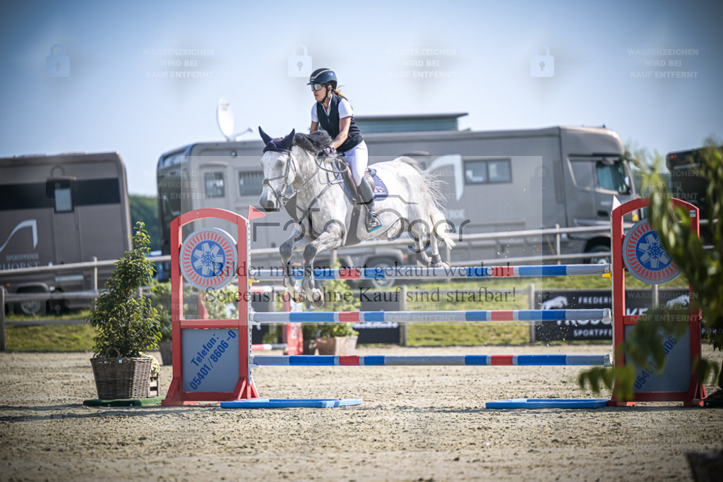 DOS_1939 | Entdecke hochwertige Reitturnierfotos von Foto Oger. Professionell, emotional und authentisch – jetzt Lieblingsmomente im Shop bestellen. - Realisiert mit Pictrs.com