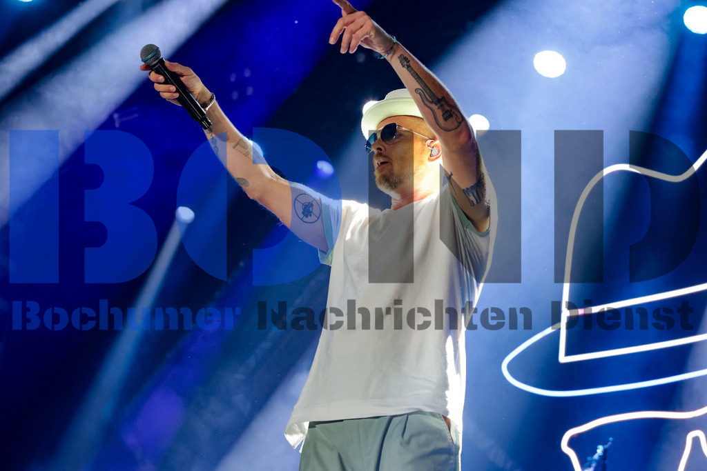 Zeltfestival Ruhr 2024 - Jan Delay  {date} -  | {headline}(Foto: Sebastian Sendlak / BOND) - Realisiert mit Pictrs.com