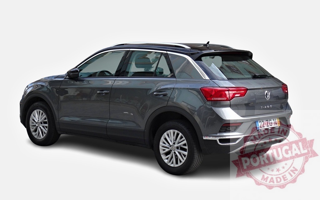 Modern Gray Volkswagen T-Roc SUV Parked on White Background | Studio shot of a gray Volkswagen T-Roc SUV showcasing its sleek design and modern features - Realisiert mit Pictrs.com