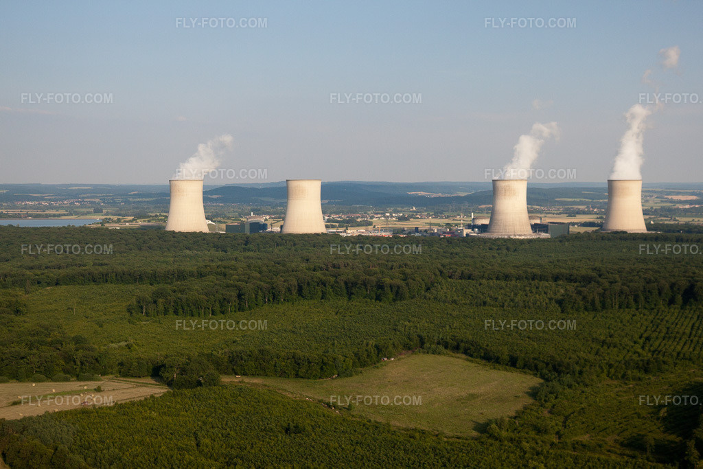 Aerial view: EDF nuclear center from the west in Cattenom in the state Moselle, France.Photo: IMG_29500.jpg taken on 06/26/2010 by Werner Riehm/FLY-FOTO.comResolution of the original: 4665 x 3110 px