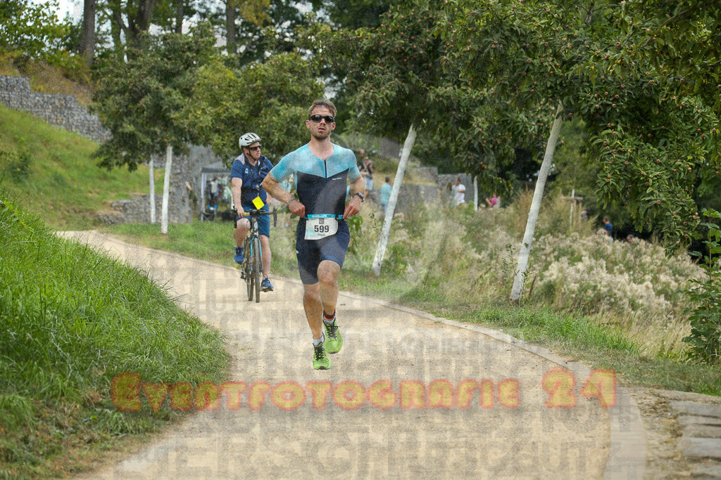 250824_1420_EX1_5893 | Sportfotografie im Rhein-Sieg Kreis, Köln, Bonn, NRW, Rheinland Pfalz, Hessen, etc. Unser Tätigkeitsfeld umfasst den Laufsport vom Volkslauf über den Marathon, Duathlon, Triathon bis zum Ultralauf wie Kölnpfad Ultra oder Schindertrail.