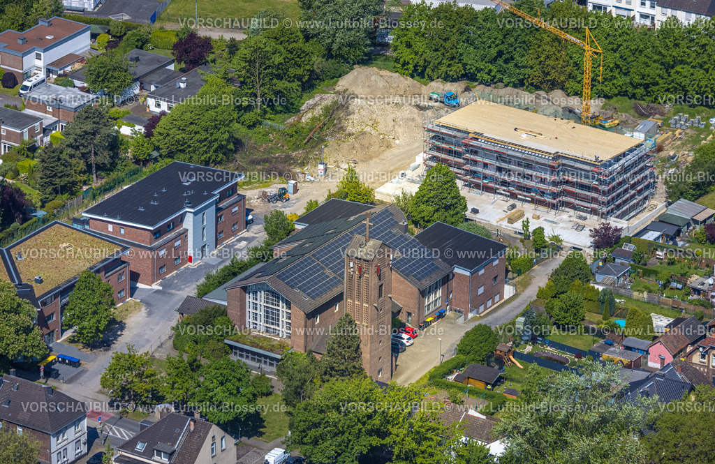 Bottrop230509766 | Luftbild, Kirchengemeinde St. Elisabeth und Heilig Kreuz mit Solardach, Baustelle mit Neubau, KIndergarten St. Elisabeth und Alfred Delp Heim, Nord-Ost, Bottrop, Ruhrgebiet, Nordrhein-Westfalen, Deutschland